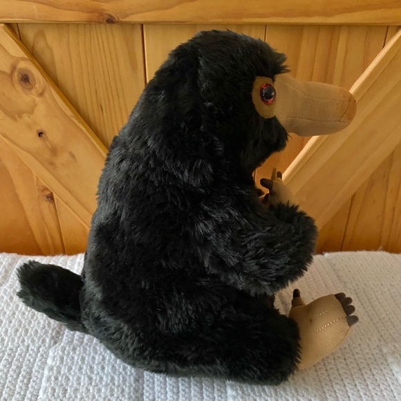 The Noble Collection Fantastic Beasts Niffler Plush - Picture 4 of 12